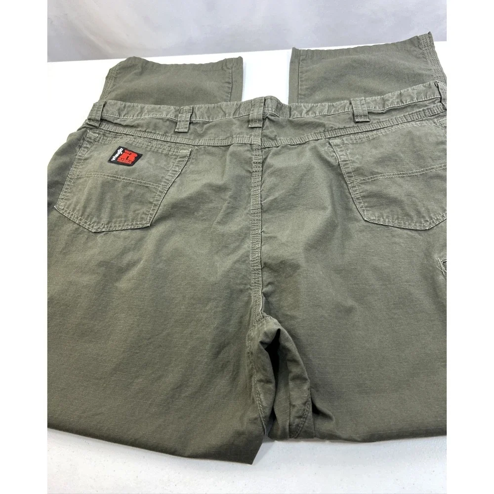 Wrangler Riggs Workwear Men's Green Rip Stop Canvas Rugged Size 44 X 32